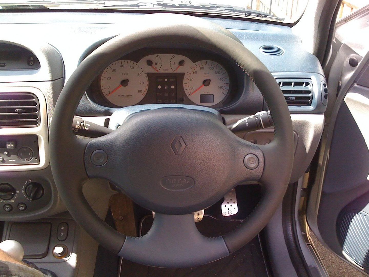 ph1steeringwheelretrimmed.jpg