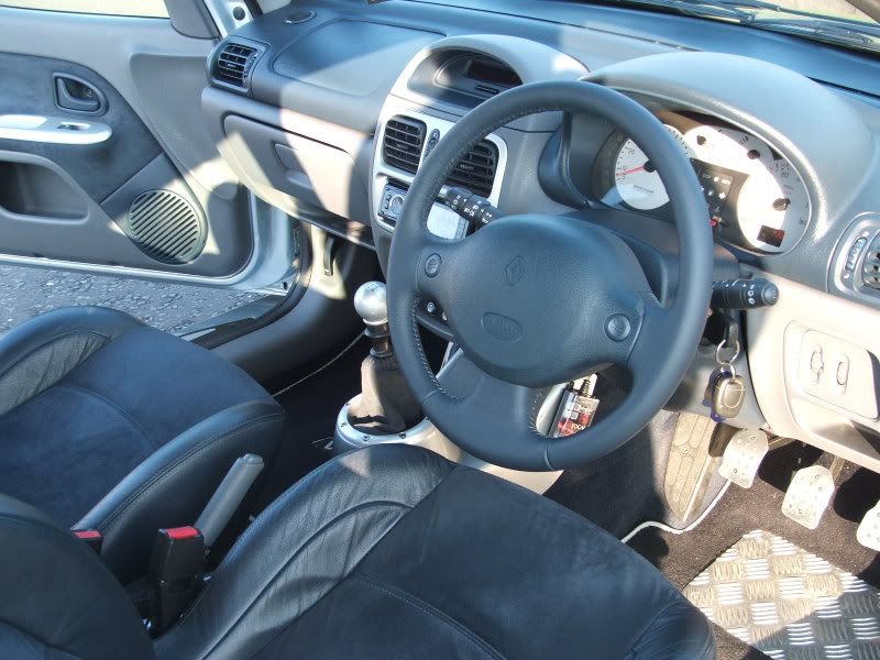 v6cliosport030.jpg