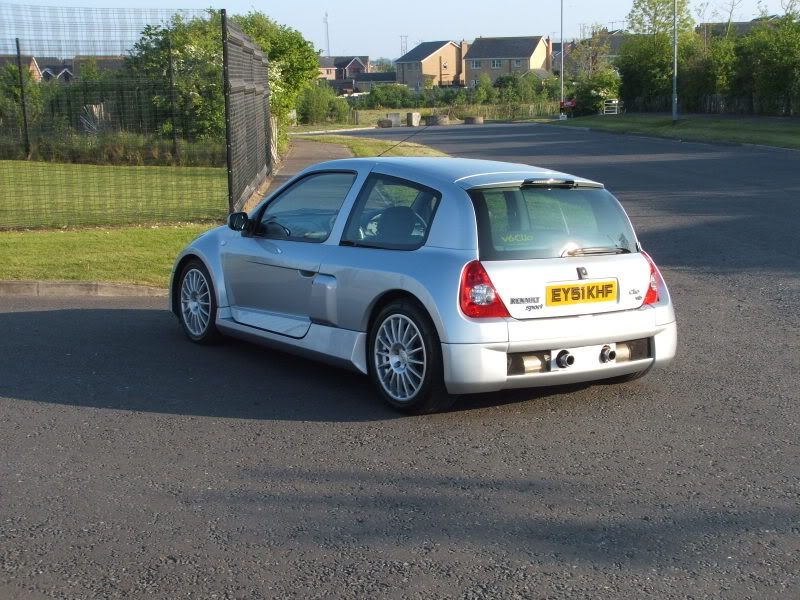 v6cliosport019.jpg