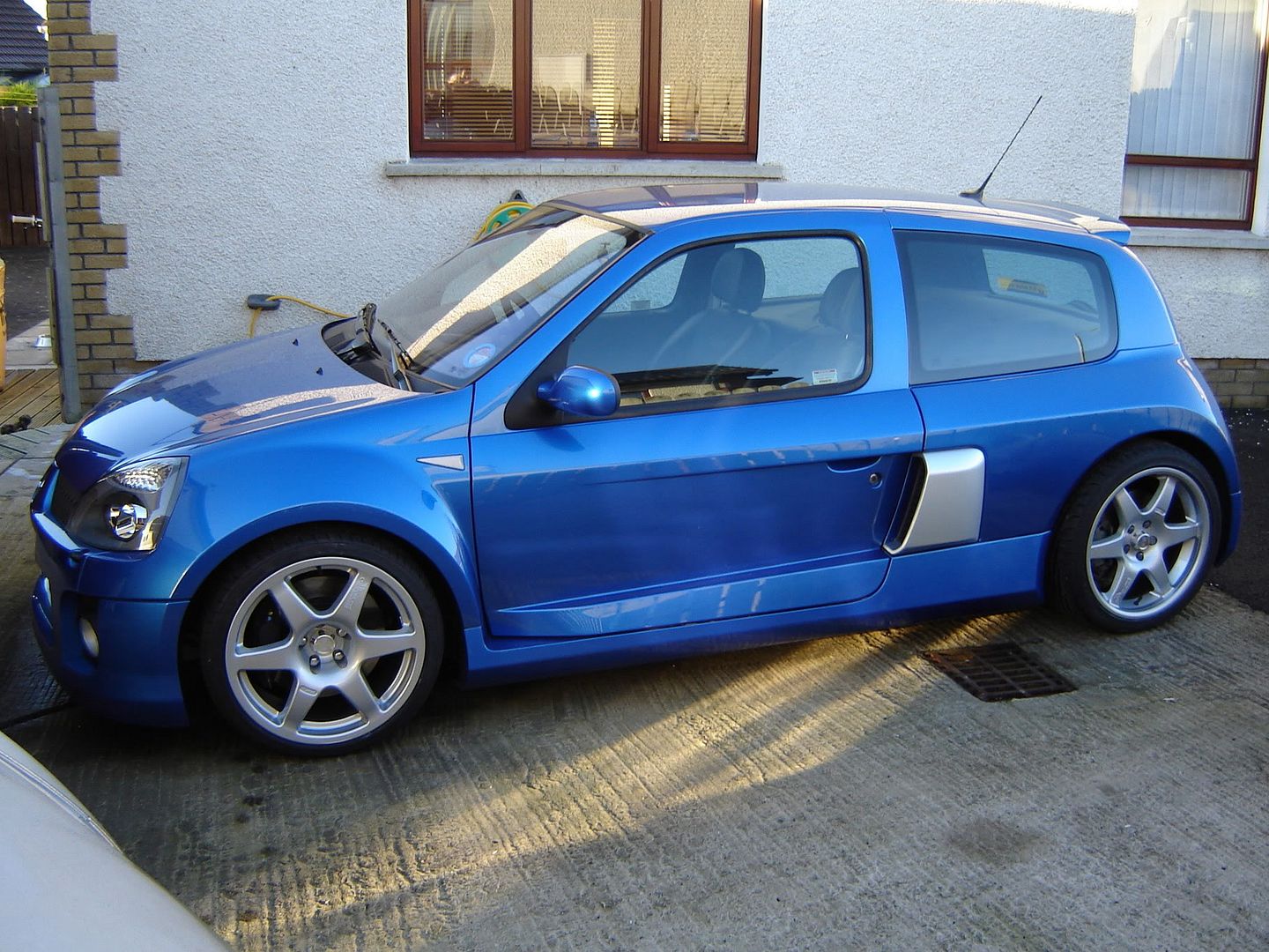 CLIO41.jpg