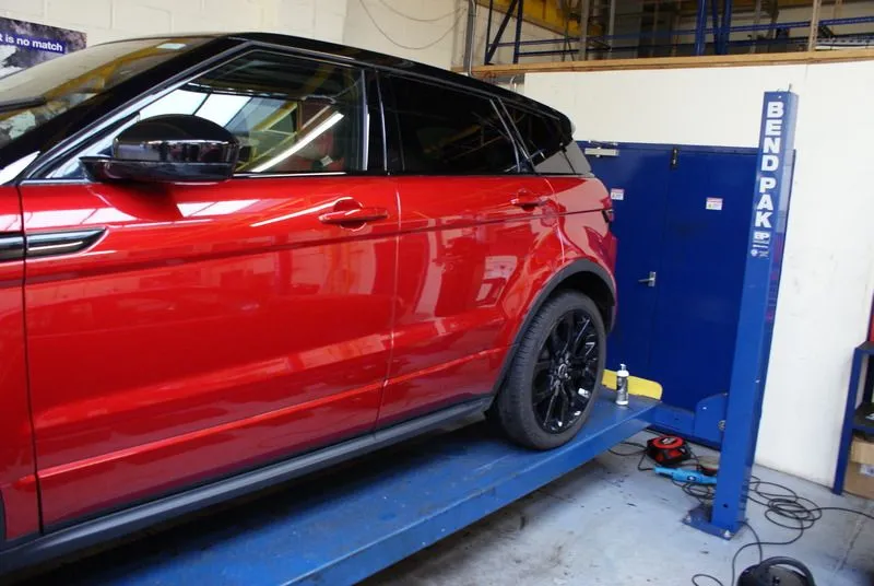 i59.photobucket.com_albums_g319_pimpscratcher_Detailing_RR_20Evoque_DSC08642_zpspw3vqq1q.webp