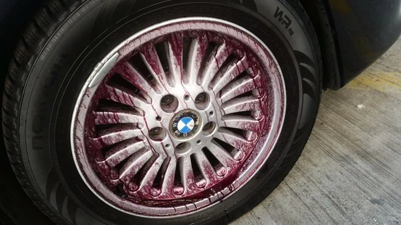 i59.photobucket.com_albums_g319_pimpscratcher_Detailing_BMW_204cae55e3b34c2025cf8ccb0c50f8a3a0.webp